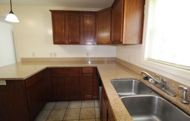 2 beds, 2 baths, $695