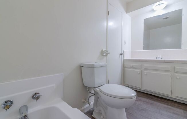 2 beds, 2 baths, $1,299, Unit 3600-W