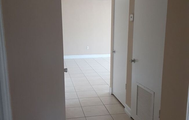 2 beds, 2 baths, 920 sqft, $1,245, Unit Unit # 607