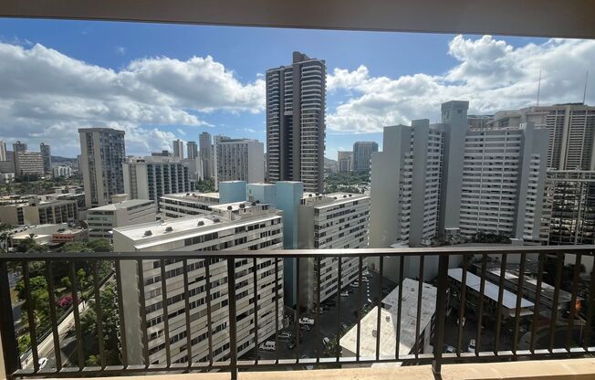 Chateau Waikiki: 1 bed/1 bath/1 parking