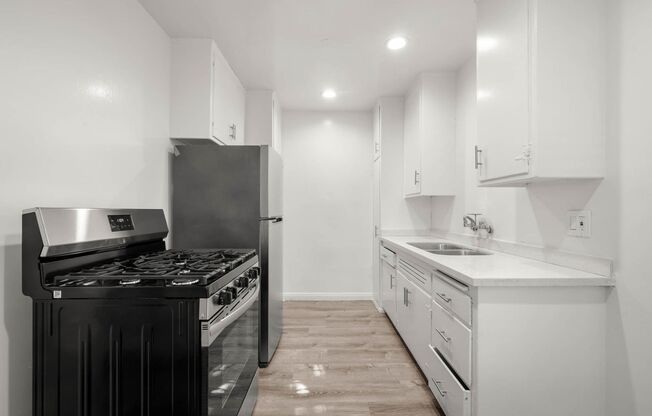 1 bed, 1 bath, $2,000, Unit 02