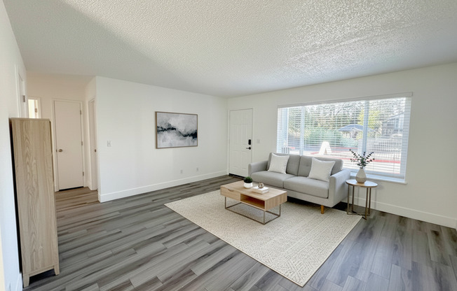 2 beds, 1 bath, 890 sqft, $1,415, Unit 13