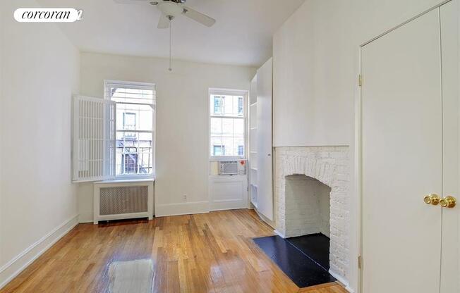 212 W 16 ST