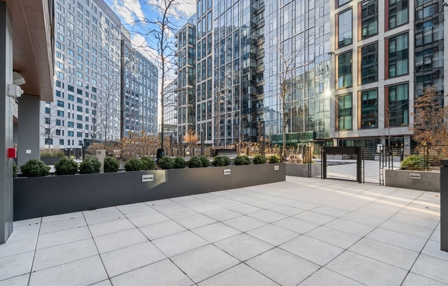 1 bed, 1 bath, 646 sqft, $5,300, Unit 1719