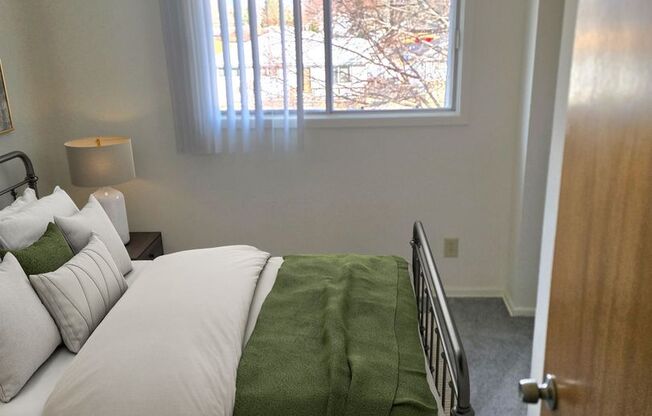 3 beds, 1.5 baths, 1,100 sqft, $1,500, Unit 3237