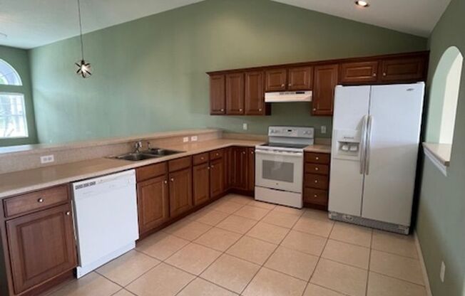 3 beds, 2 baths, $2,000