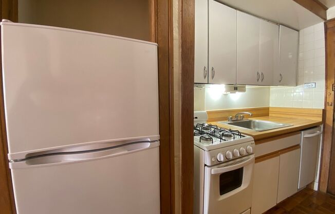Studio, 1 bath, 375 sqft, $1,375, Unit 273-0807