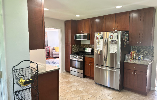 104 GRAYMOOR LN