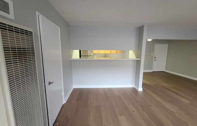 1 bed, 1 bath, 895 sqft, $2,555, Unit 4720-29