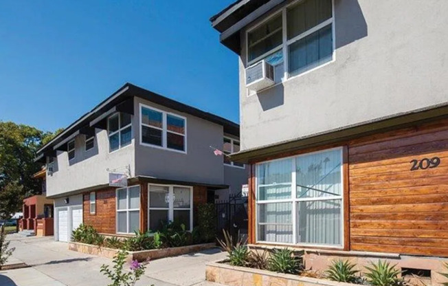 201–209 E 12th Street in Long Beach,