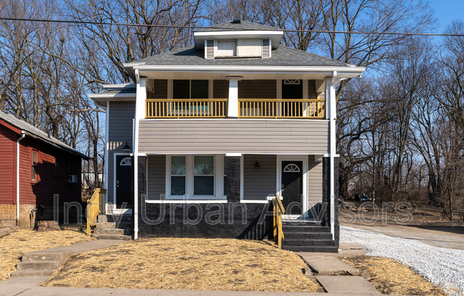 646 W 30 ST