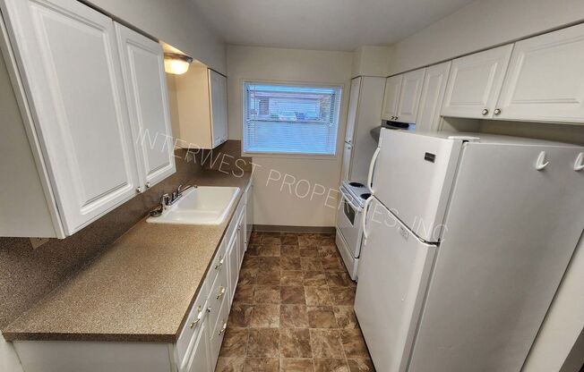 2 beds, 1 bath, $2,195