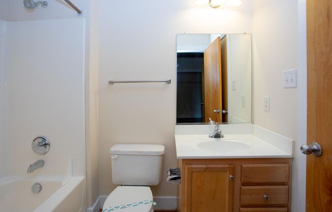 2 beds, 2 baths, 900 sqft, $1,850, Unit 205