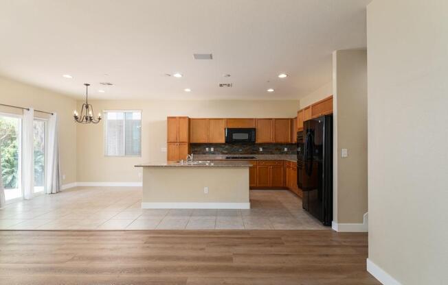 3 beds, 2 baths, 1,764 sqft, $2,100