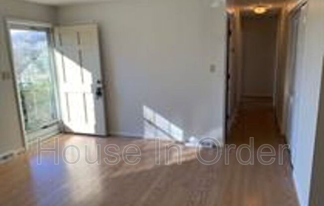 4 WESTWOOD DR