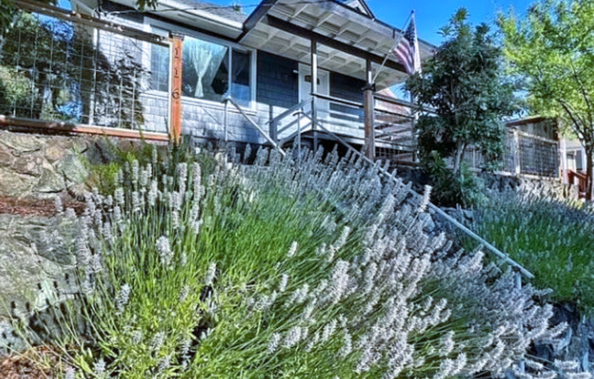 Cute 2BR 1 BA home in Bremerton near PSNS
