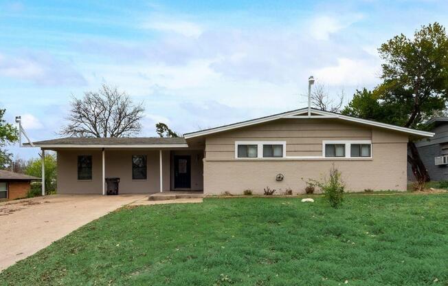 5224 TRL LK DR