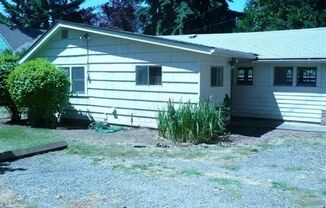 Whiteaker Area Vaulted Ceiling, Cozy 2 Bedroom House