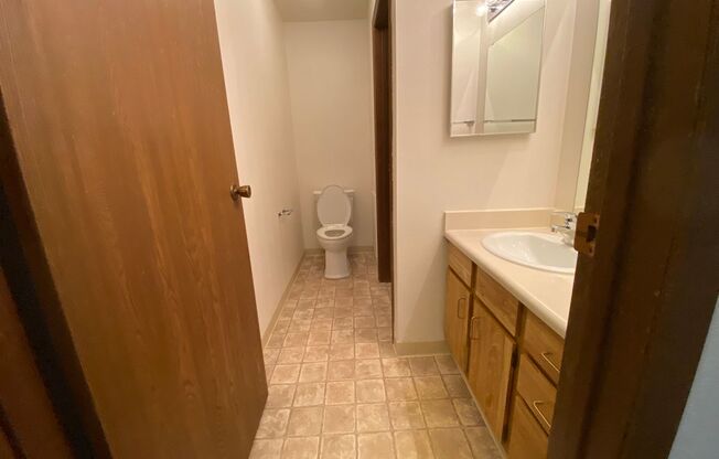 Spacious 2 bed 1.5 bathroom Condominium