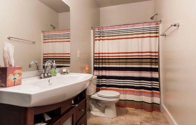 3 beds, 2 baths, 1,130 sqft, $2,050, Unit Jane 301