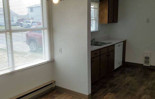 3 beds, 1 bath, $1,595