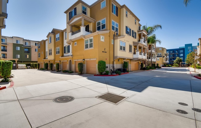 Spacious Spectrum 2 Bedroom Townhome with 2 Car Garage and Fitness Center!!!