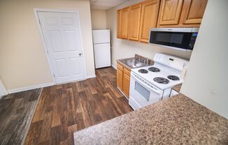 2 beds, 1 bath, $925, Unit 9