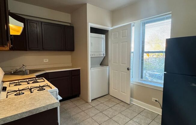 2 beds, 1 bath, $1,150, Unit 4840 #2N