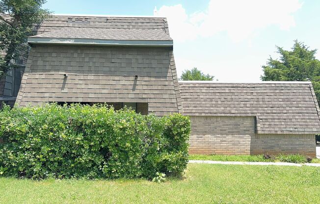 A Very Nice 2 Bedroom 2.5 Bath Duplex Putnam City Schools