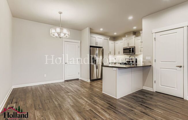 Beautiful Townhome with an Attached Garage in South East Hillsboro!