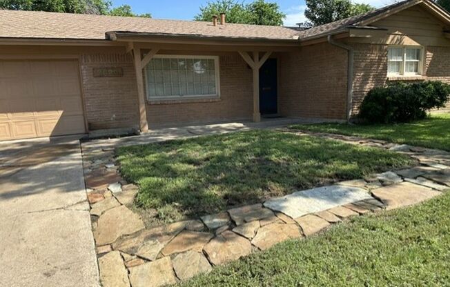 Spacious 3 Bedroom, 2 Full Bath Home Located in SW Ft. Worth!