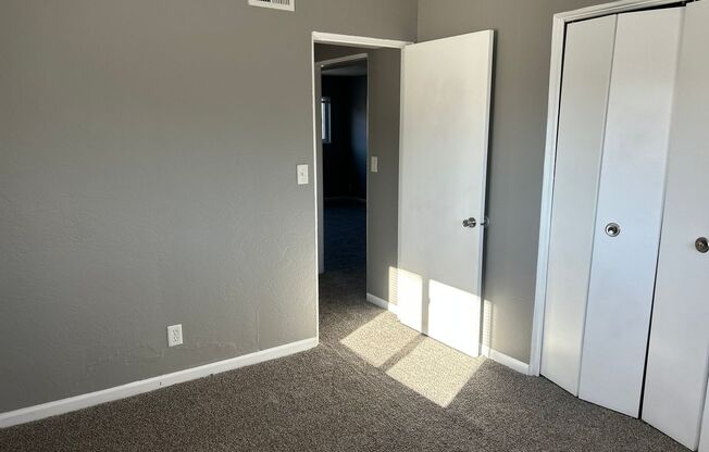 2 beds, 1 bath, 750 sqft, $1,070, Unit B06 1066 07