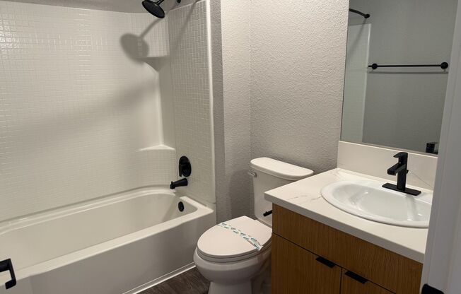 2 beds, 2 baths, 910 sqft, $2,750, Unit 1H