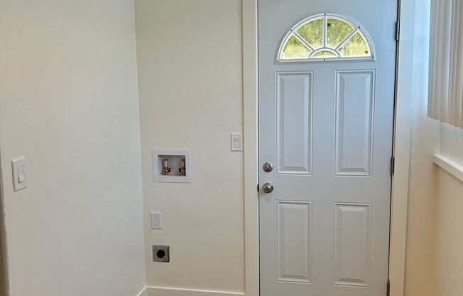 Pet Friendly 3 Bedroom in Salinas