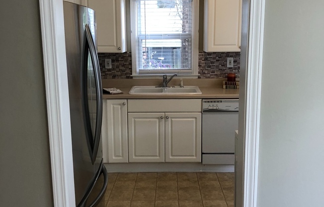 2 beds, 1 bath, $1,600