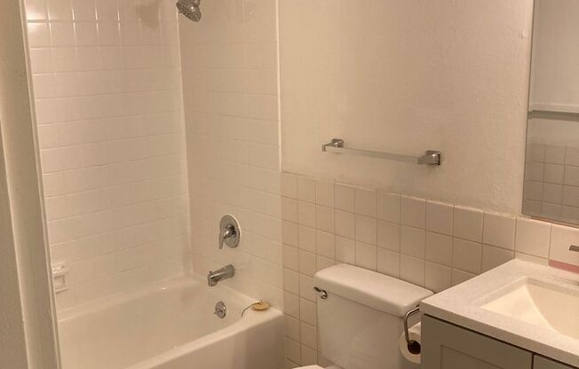 3 beds, 2 baths, 1,131 sqft, $2,895, Unit 201
