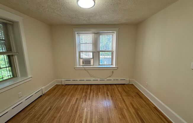 1 bed, 1 bath, 640 sqft, $1,140, Unit Apt 302