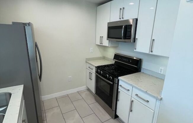 2 beds, 1 bath, 760 sqft, $2,845, Unit 704