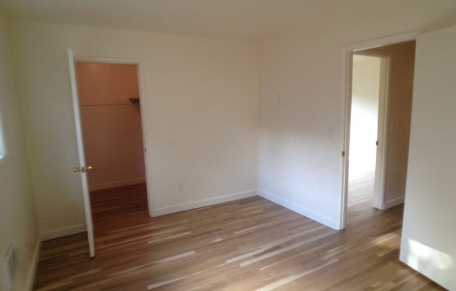 2 beds, 1 bath, 900 sqft, $1,795, Unit 4