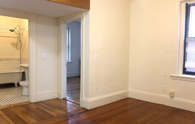 1 bed, 1 bath, 400 sqft, $2,100, Unit 2