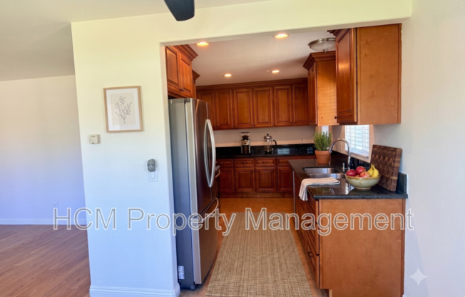 922 W 25 ST