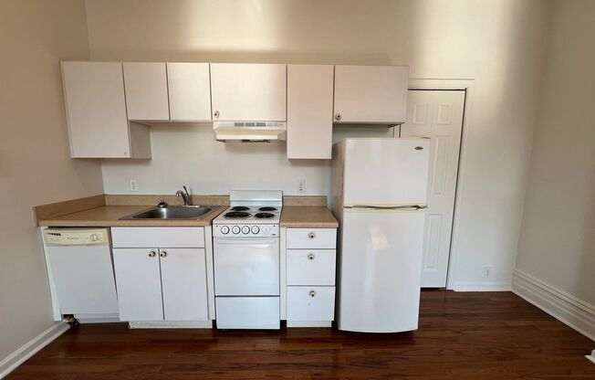 Studio, 1 bath, 251 sqft, $919, Unit 410 S. Atlantic Ave. #3