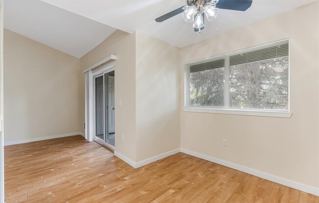 Cascade Woods dining area with sliding glass door and ceiling fan
