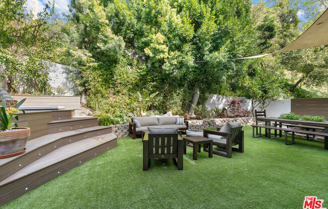 1110 N BEVERLY GLN BLVD