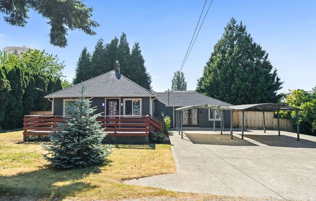 Kennydale Rambler with parking- Close to Lake Washington