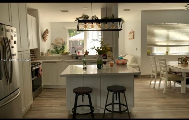 7662 N SOUTHWOOD CIR DAVIE, FL 33328