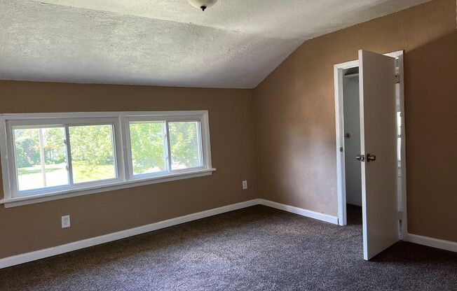 2 beds, 1 bath, $1,400