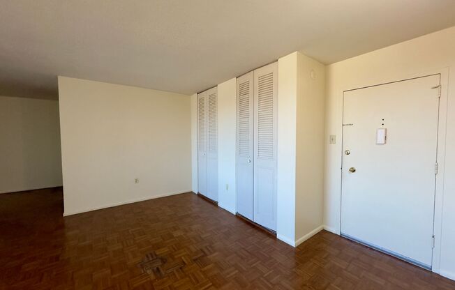 Spacious 2 Bedroom Condo at Gateway Park near Johns Hopkins Homewood Campus!