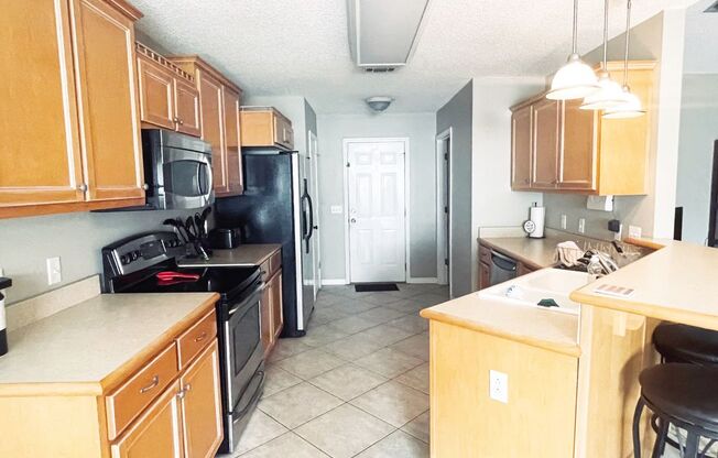 3 beds, 2 baths, $2,150