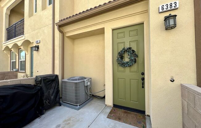 Experience Luxury Living in a Gated Community: Beautiful 3BR/3BA Home in Eastvale, CA!